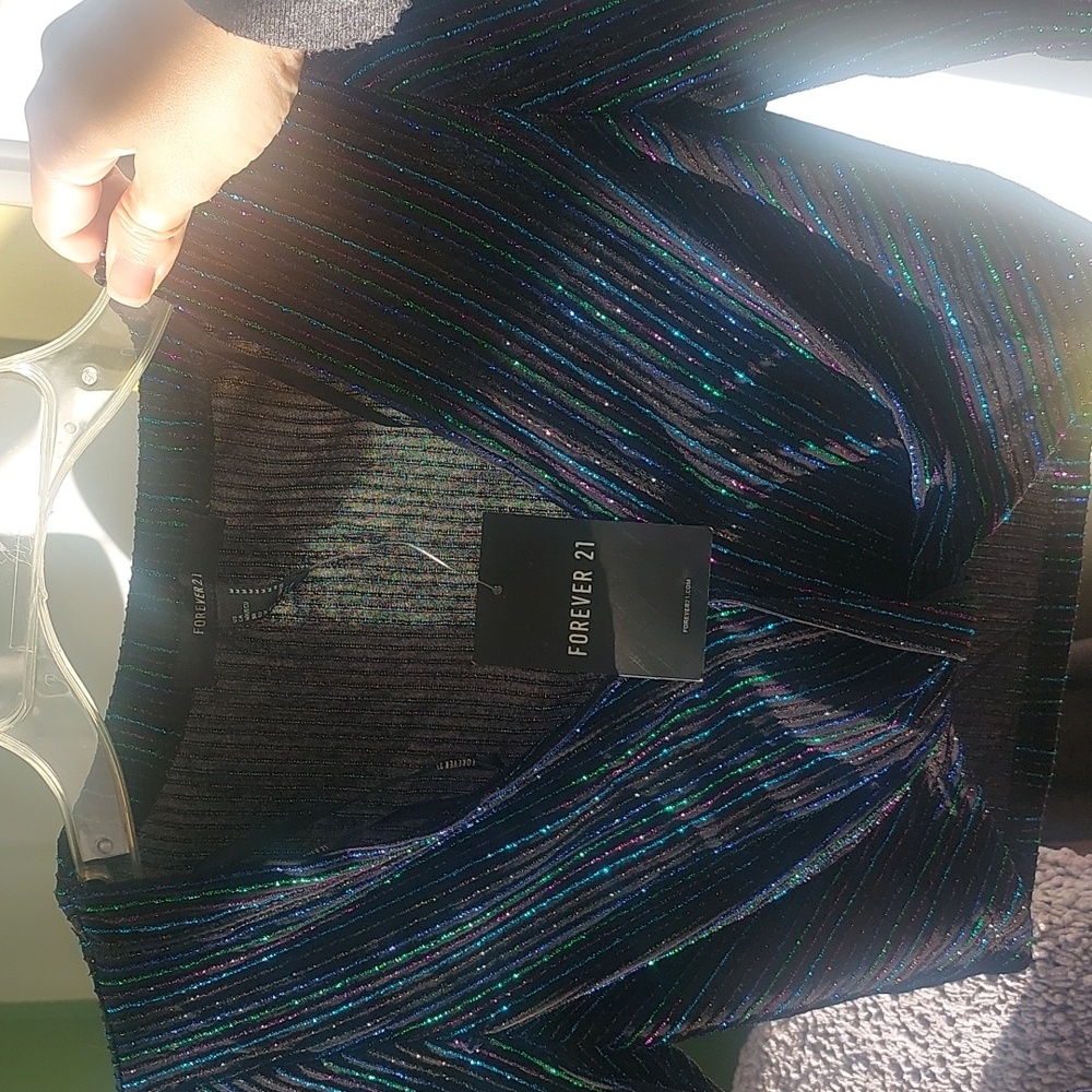 Women's Long Sleeve Crop Top With Twist And Glitter Details - NWT Size M